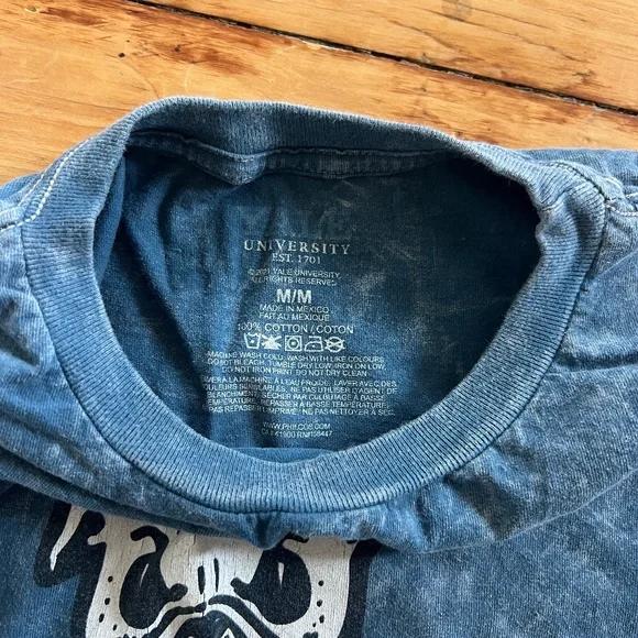 Retro Yale University Blue Graphic Tee - Picture 3 of 4